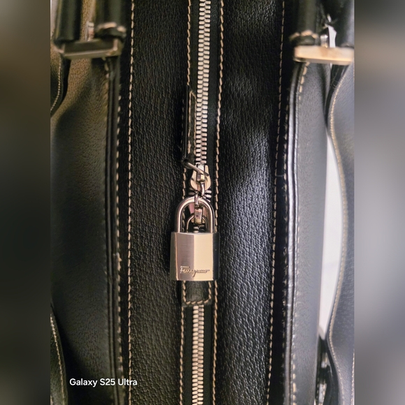 FERRAGAMO GANCINI VINTAGE NEW Padlock Black Leather Men's Bag - Picture 14 of 16